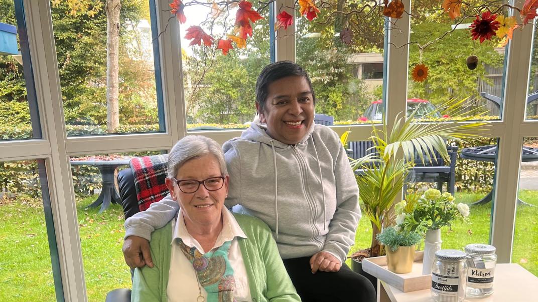 Annie en Tina bij Buurtpunt Speulbrink